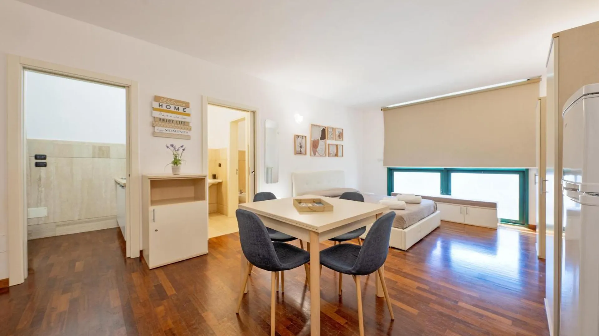 Interno 14 Villa Lecce 0*,